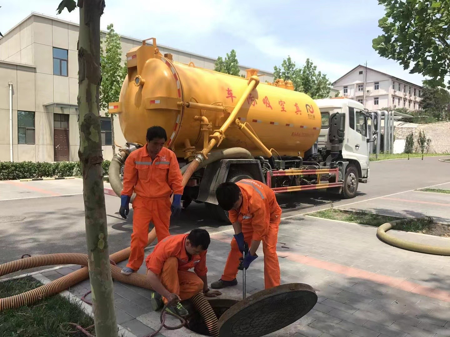 鹿城化粪池清理与5-8吨吸粪车施工效率分析